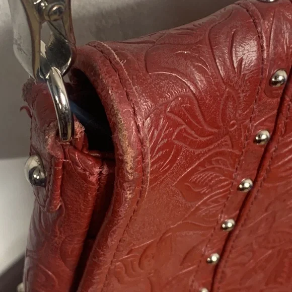 Gun Tote’n Mamas red leather crossbody bag w/ studs. Gun holder missing MCB4525A - Picture 16 of 16